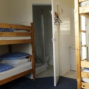 Zimmer mit Kingsize-Bett